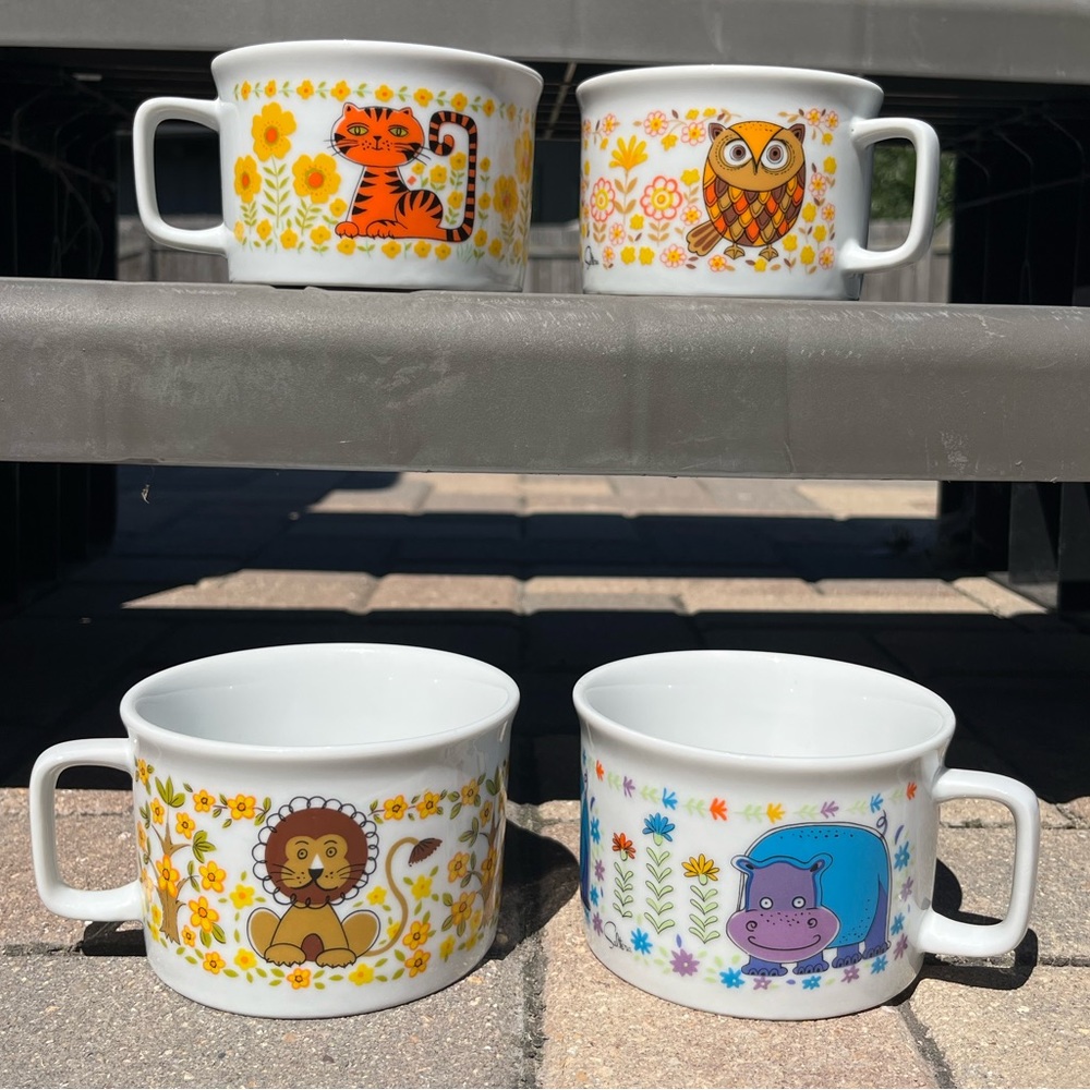 Set of 4 Vintage 1976 Jungle Safari Mugs